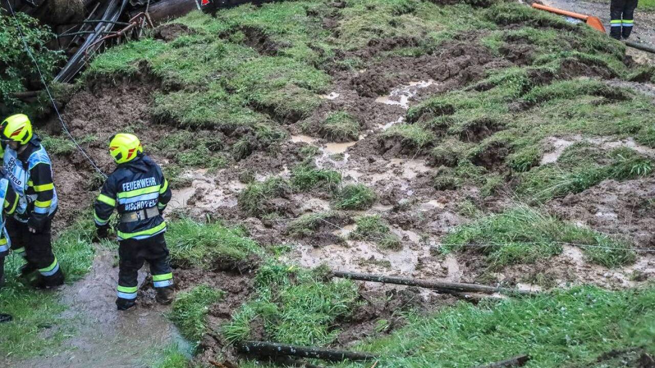  In Bischoffeld kam es bei einem Bauernhof zu einer Hangrutschung. 