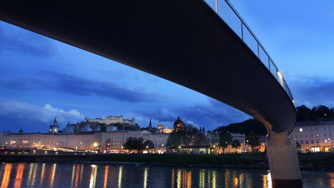 Der Makartsteg in der Stadt Salzburg. 
