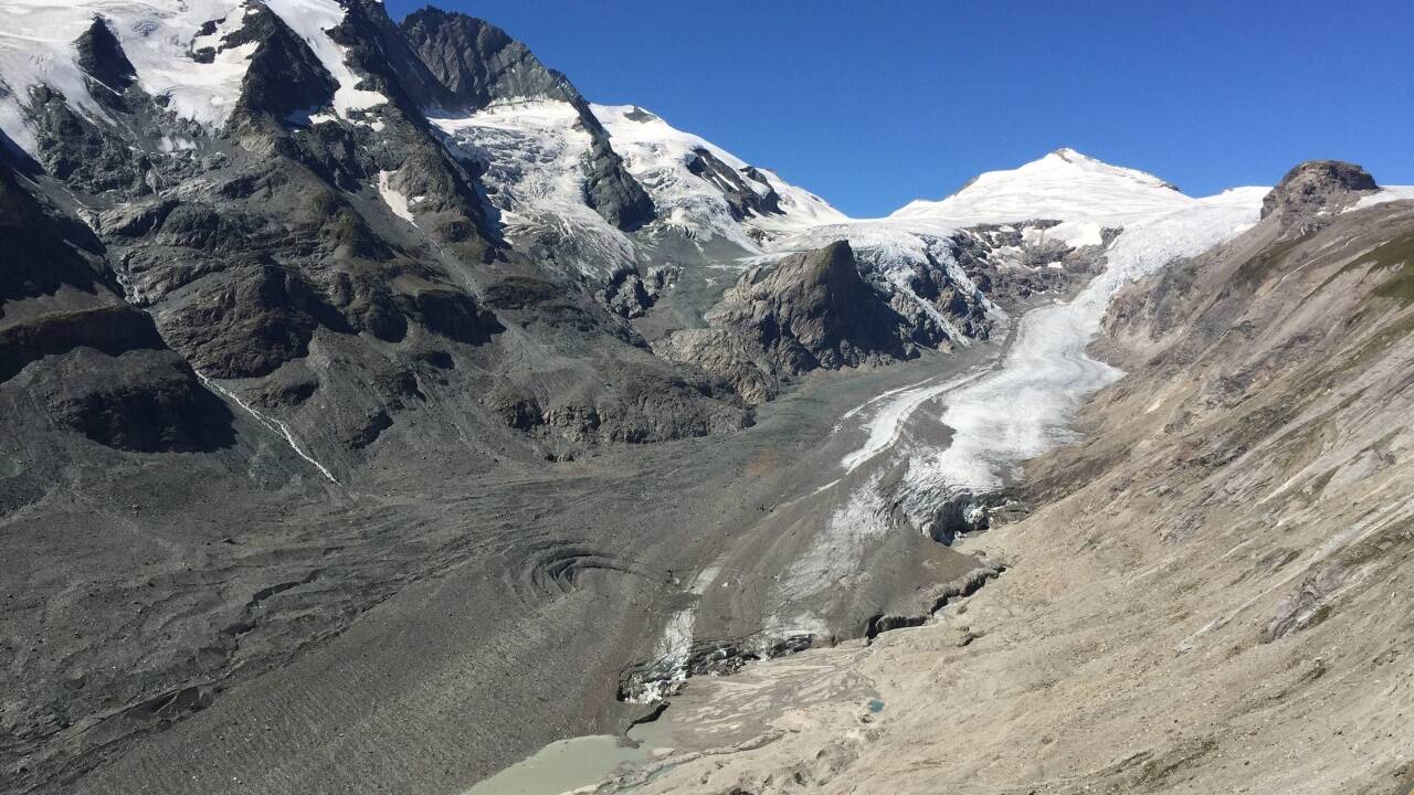 Der Gletscherrückgang - im Bild die Pasterze am Fuß des Großglockners in Heiligenblut im Jahr 2016 - ist mittlerweile auch vom Weltall aus beobachtbar.  Der Gletscherrückgang - im Bild die Pasterze am Fuß des Großglockners in Heiligenblut im Jahr 2016 - ist mittlerweile auch vom Weltall aus beobachtbar.