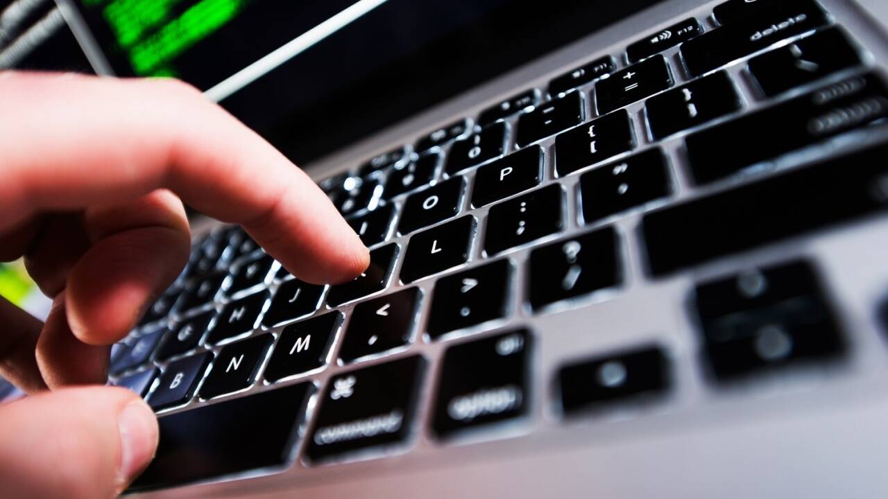 Über IT-Schwachstellen wird ein Großteil der üblichen Cyberangriffe durchgeführt, also etwa Daten abgegraben, Schadsoftware verbreitet oder Betrugskampagnen gestartet.  Über IT-Schwachstellen wird ein Großteil der üblichen Cyberangriffe durchgeführt, also etwa Daten abgegraben, Schadsoftware verbreitet oder Betrugskampagnen gestartet.