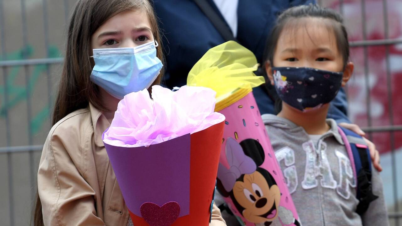 Kinder mit Schultüte an ihrem ersten Schultag in Wien letzte Woche.  