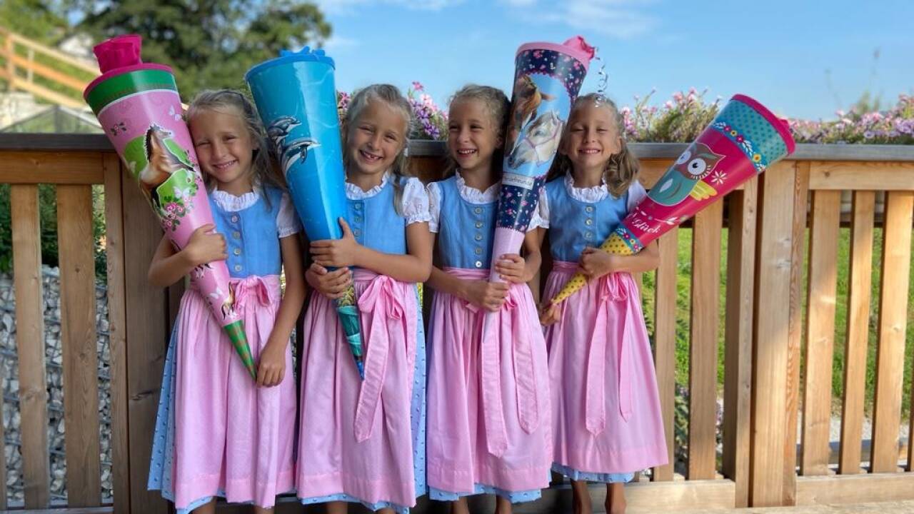  Für die Vierlinge Josefa, Sofia, Anna und Emma beginnt heute so wie für insgesamt 5382 Taferlklassler in Salzburg die Schule.  