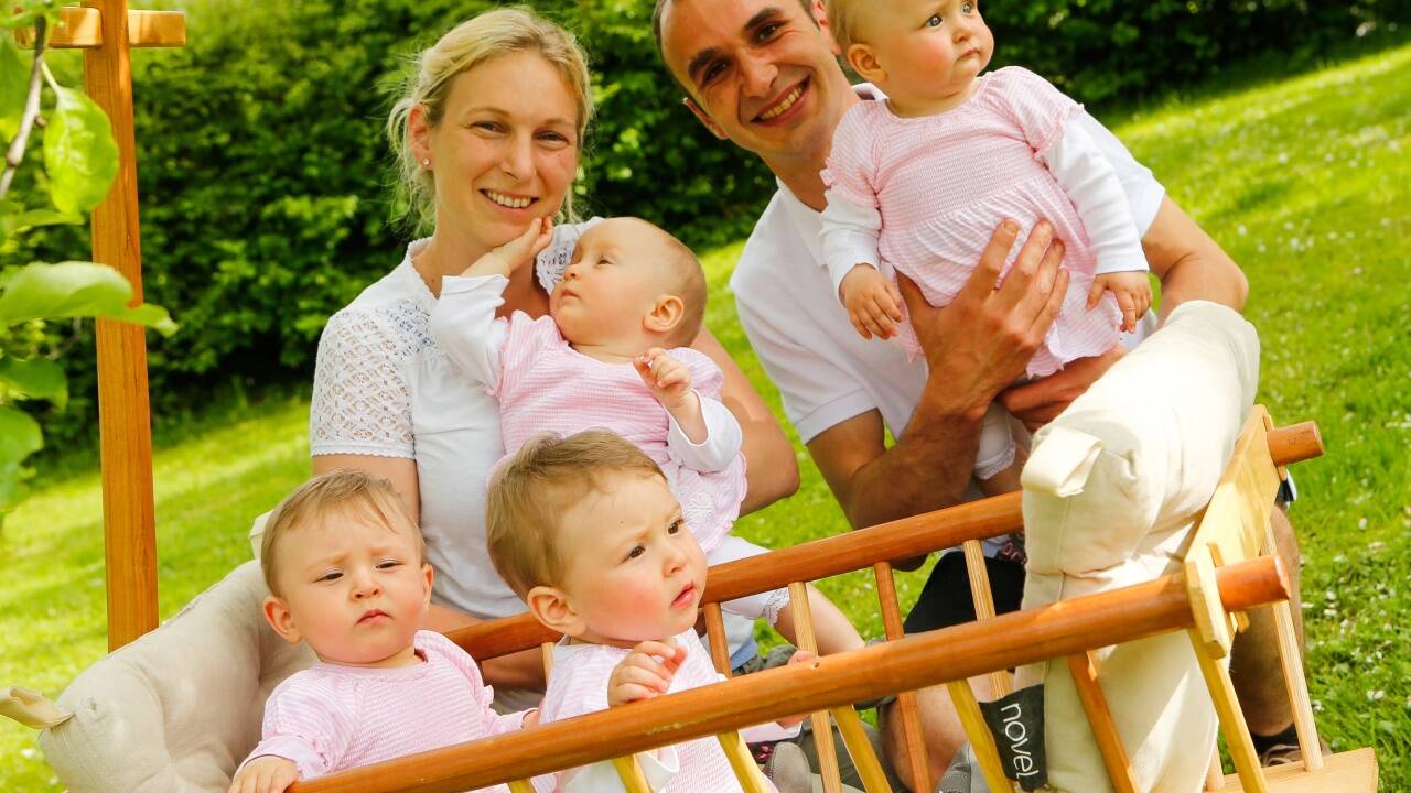  Für die Vierlinge Josefa, Sofia, Anna und Emma beginnt heute so wie für insgesamt 5382 Taferlklassler in Salzburg die Schule.  
