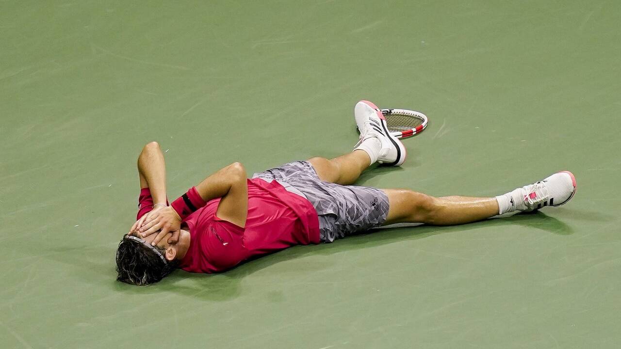 Die Erleichterung nach dem entscheidenden Ballwechsel war bei Dominic Thiem grenzenlos. 