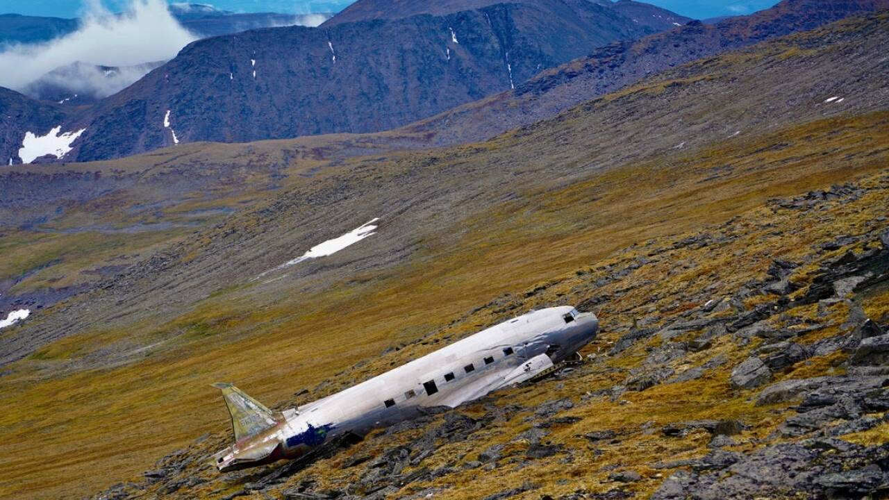 USAF C-47, eines der im Yukon bei der Suche nach der Skymaster abgestürzten Rettungsflugzeuge. USAF C-47, eines der im Yukon bei der Suche nach der Skymaster abgestürzten Rettungsflugzeuge.