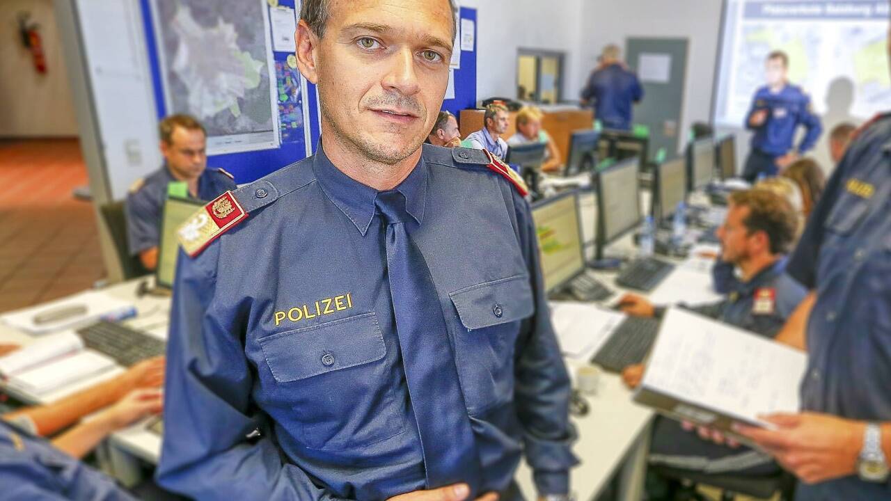 Bernhard Rauschs Erfahrung als Einsatzleiter wie beim EU-Gipfel im September 2018 wurde im Bewerbungsverfahren als Vorzug gewertet. Bernhard Rauschs Erfahrung als Einsatzleiter wie beim EU-Gipfel im September 2018 wurde im Bewerbungsverfahren als Vorzug gewertet.