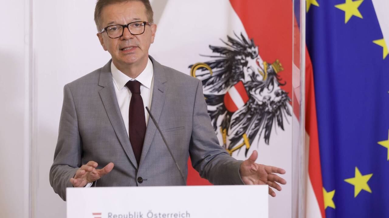 Gesundheitsminister Rudolf Anschober appellierte an die Österreicher, sich auch bei privaten Feiern an die erhöhten Corona-Hygienemaßnahmen zu halten. 