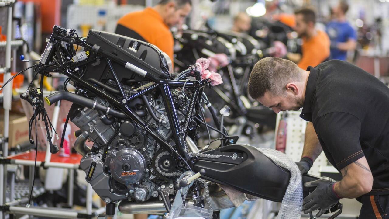 Corona lässt die Nachfrage nach Zweirädern steigen. KTM Motorrad gibt jetzt auch elektrisch Vollgas.  