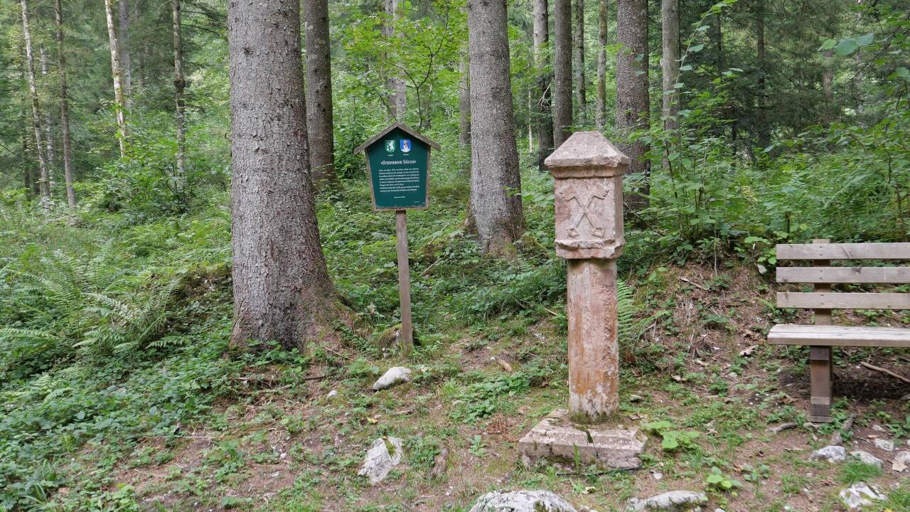 Die Grenzsäule in ihrer Gesamtheit.  