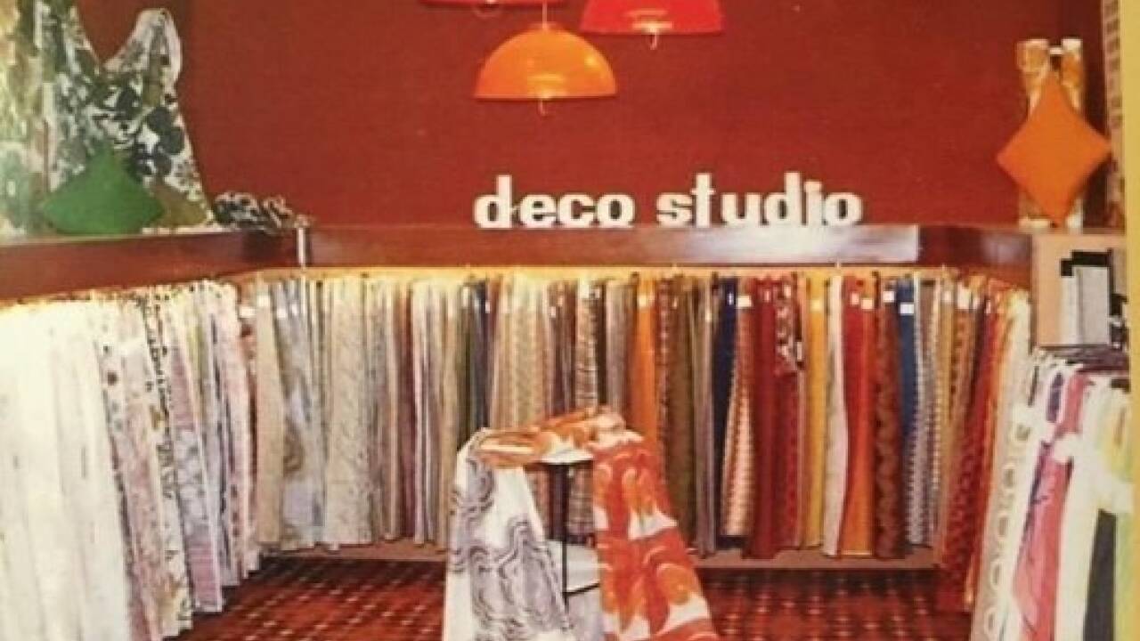 In den 1970er-Jahren war das Geschäft auf Vorhänge und Bettwaren spezialisiert. In den 1970er-Jahren war das Geschäft auf Vorhänge und Bettwaren spezialisiert.