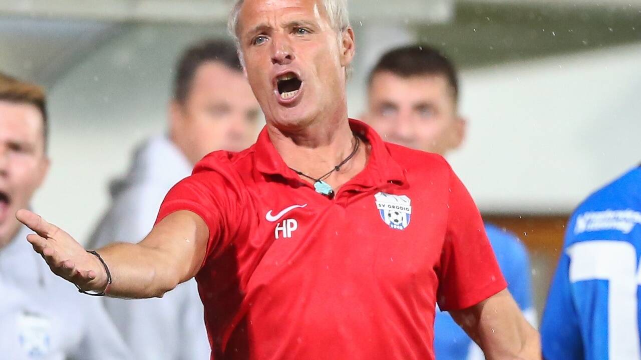 Grödig-Coach Heimo Pfeifenberger hätte gerne vor 1500 Zuschauern gegen Austria Salzburg gespielt. Grödig-Coach Heimo Pfeifenberger hätte gerne vor 1500 Zuschauern gegen Austria Salzburg gespielt.