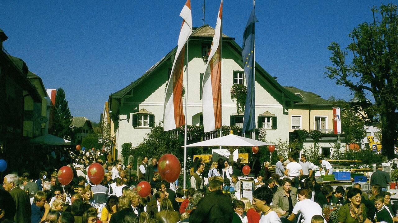 Im Jahr 2000 wurde Seekirchen zur Stadt erhoben. Es gab ein großes Fest. 