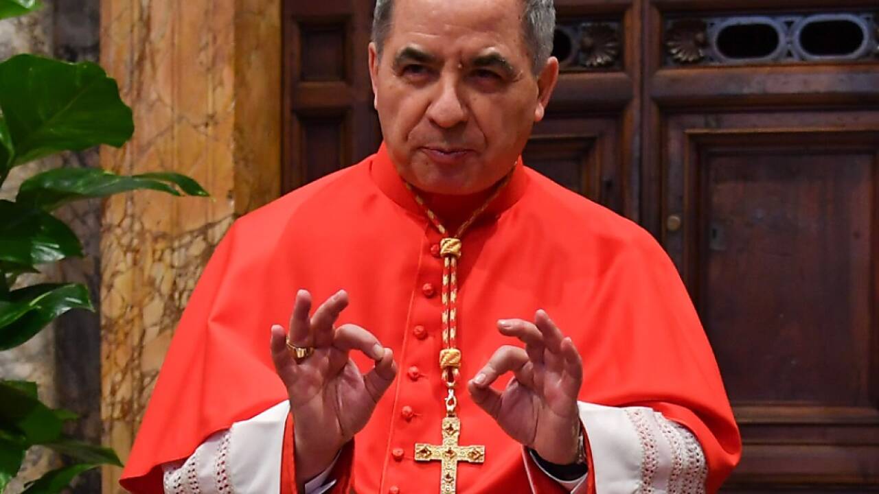 Becciu weist jede Schuld von sich 