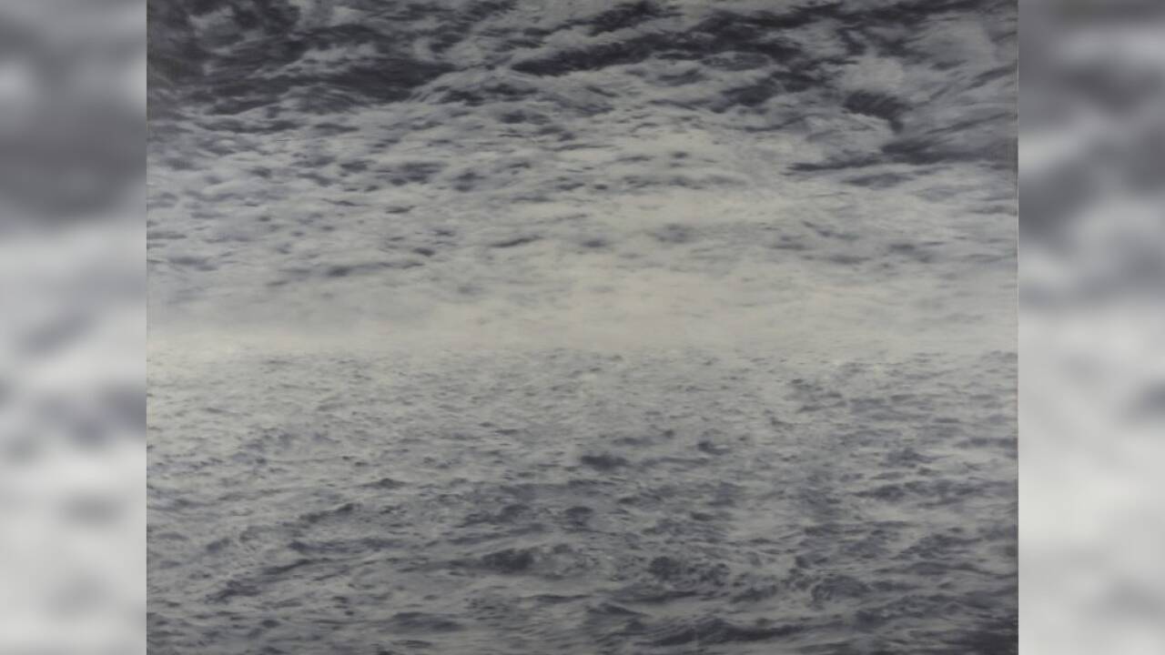 See zum Quadrat: Was sehen Sie hier? Gerhard Richter montiert zwei Wasserfotos anstatt der erwarteten Wolkendecke und malt so eine fiktive Landschaft, die uns täuscht. 