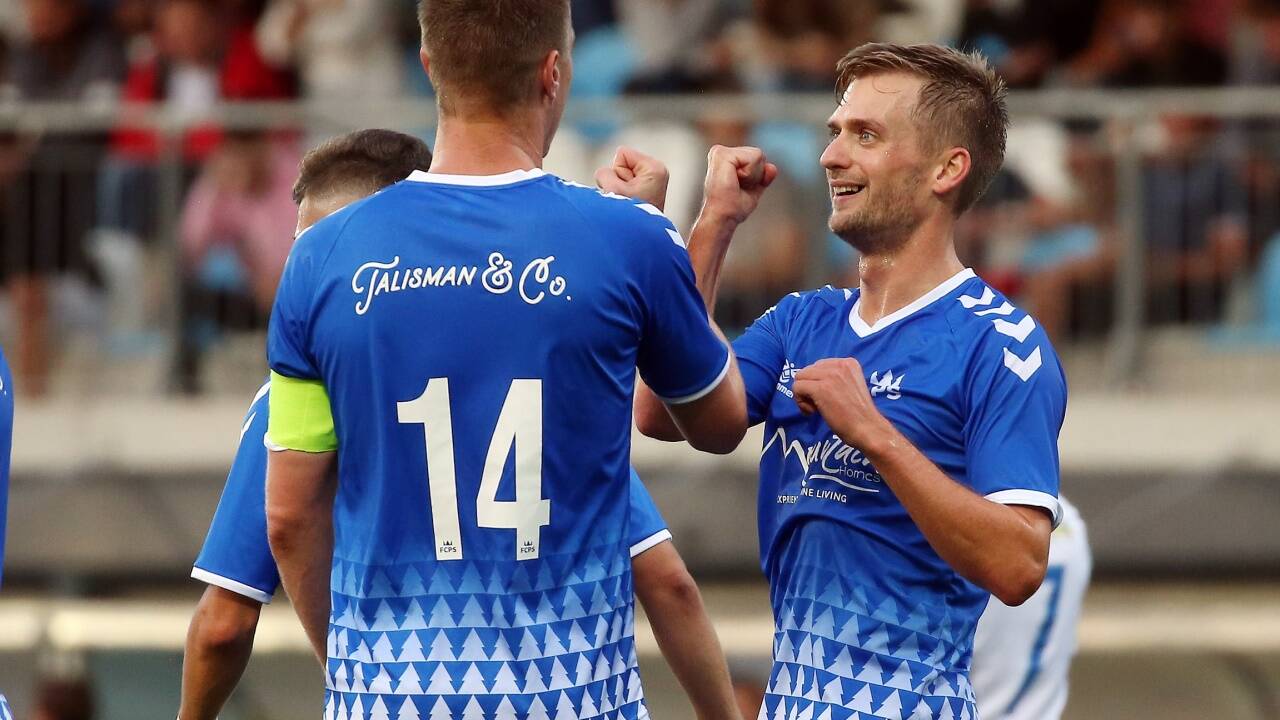 Lukas Schubert (r.) hatte nach seinem Doppelpack beim 3:2-Heimsieg gegen Grünau allen Grund zum Jubeln. Lukas Schubert (r.) hatte nach seinem Doppelpack beim 3:2-Heimsieg gegen Grünau allen Grund zum Jubeln.