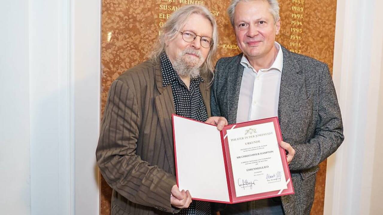 Regisseur Christopher Hampton (links) ist nun Ehrenmitglied 