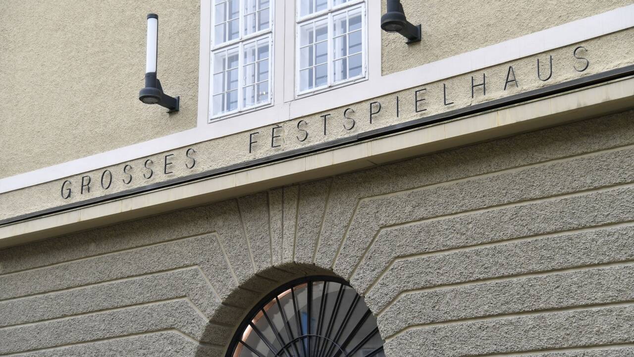 Fassade des großen Festspielhauses in Salzburg. Fassade des großen Festspielhauses in Salzburg.