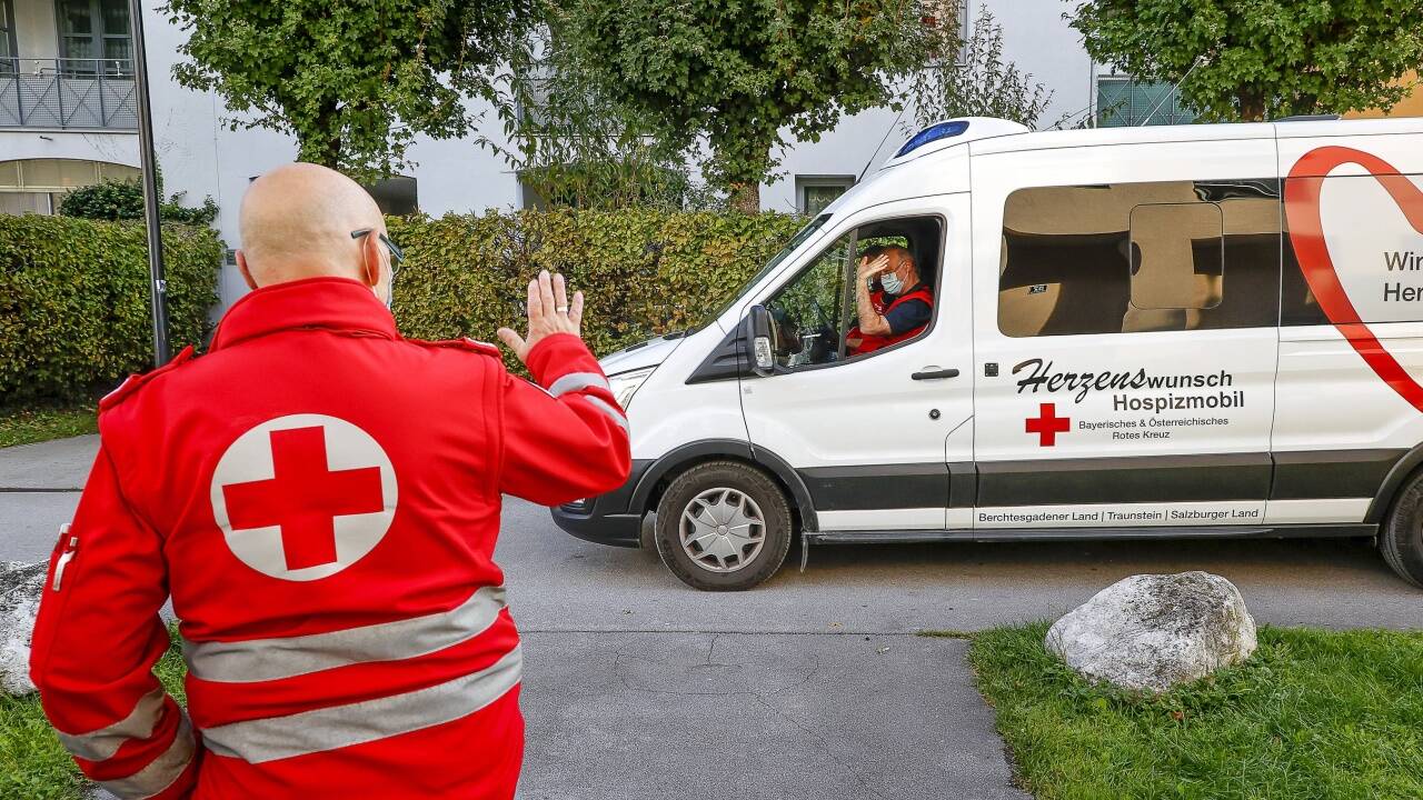 Gute Reise von Liefering nach Berlin: Es war am Dienstag der erste Einsatz für das Auto für eine Patientin aus Salzburg. 