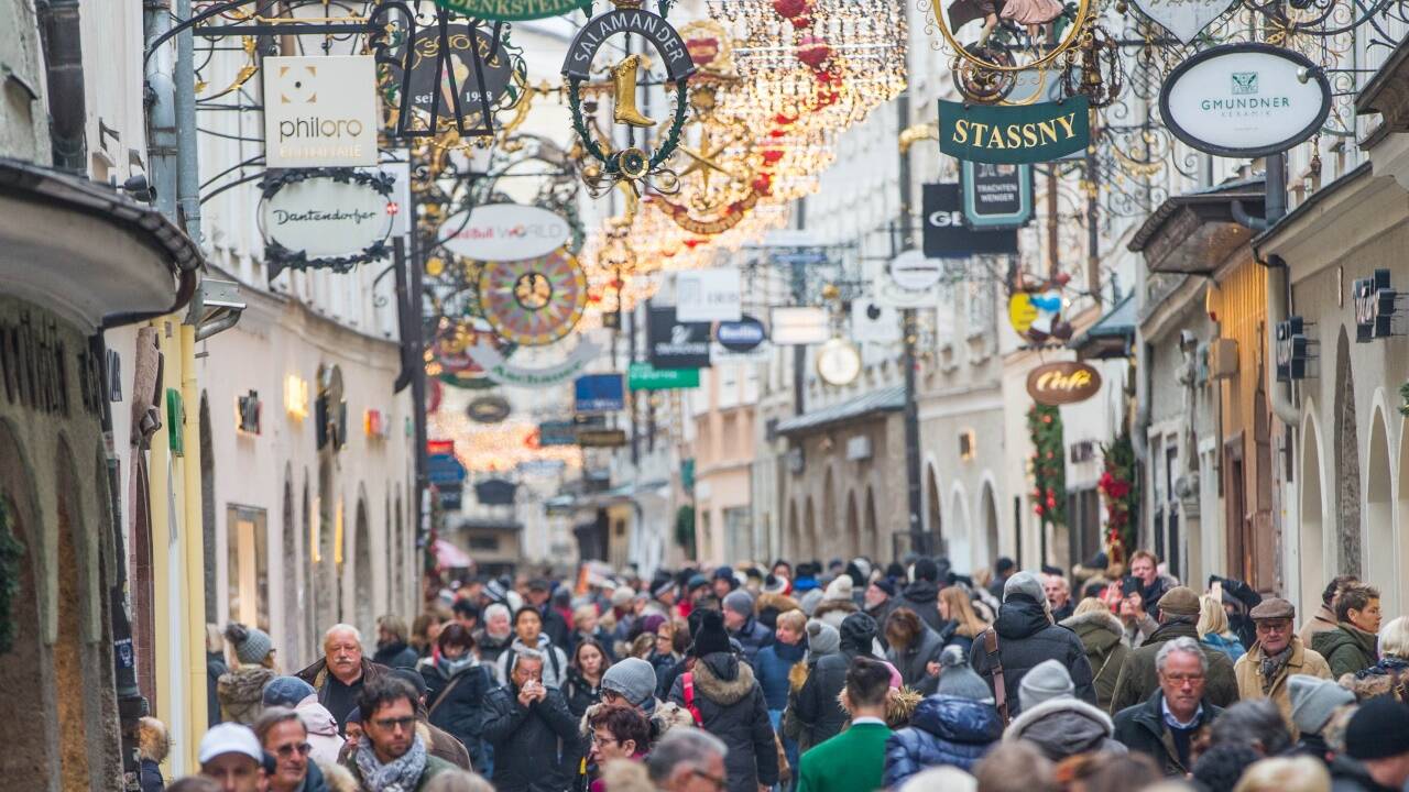 Zu Weihnachten ist die Getreidegasse hell erleuchtet. Doch wer zahlt heuer mit? Das ist die Streitfrage. 