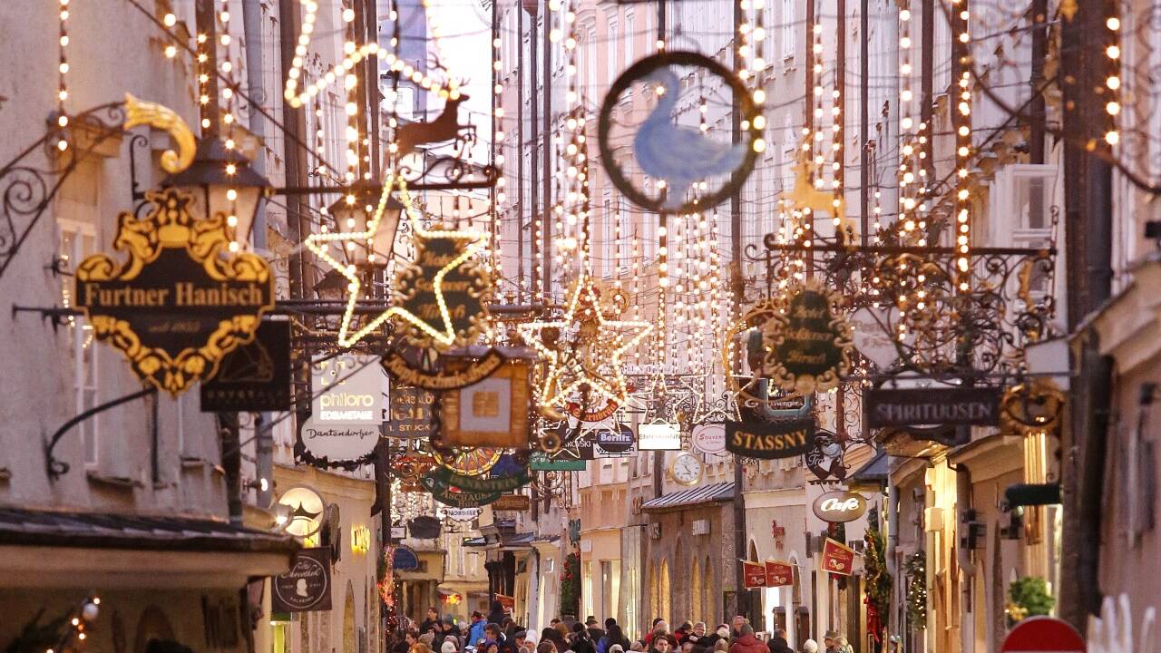 Zu Weihnachten ist die Getreidegasse hell erleuchtet. Doch wer zahlt heuer mit? Das ist die Streitfrage. 