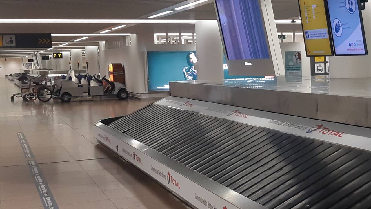 Gepäcksausgabe. Nur: Welches Gepäck?  Gepäcksausgabe. Nur: Welches Gepäck?