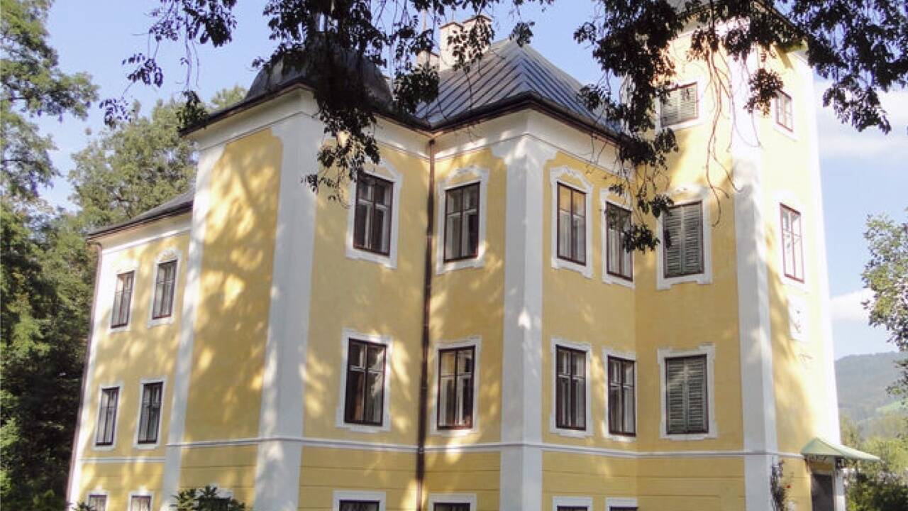 Schloss Herrnau, der Stammsitz der Familie – inmitten eines Parks am heute ausgetrockneten Eschenbach. 