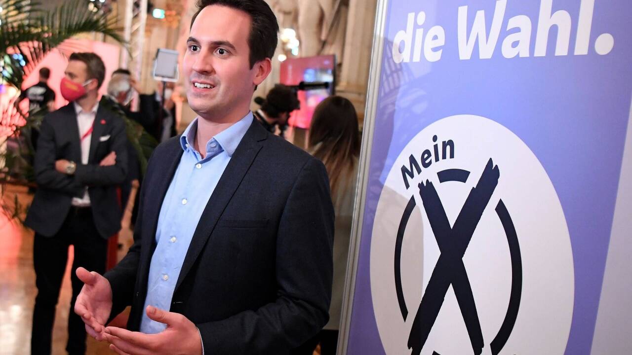 Neos-Spitzenkandidat Christoph Wiederkehr fuhr Gewinne bei der Wahl ein. Auch mit den Pinken würde sich eine Mandatsmehrheit ausgehen. 