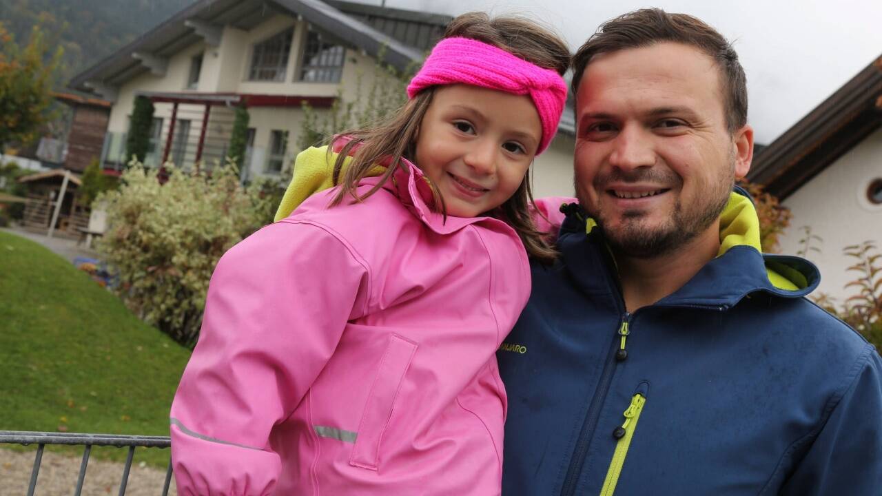 Gestern war im Kindergarten Kuchl noch alles wie immer. „Ab Dienstag bringe ich meine Tochter Nisanur nur mehr zur Tür und hole sie auch dort ab“, sagt Aykut Durukan. Gestern war im Kindergarten Kuchl noch alles wie immer. „Ab Dienstag bringe ich meine Tochter Nisanur nur mehr zur Tür und hole sie auch dort ab“, sagt Aykut Durukan.