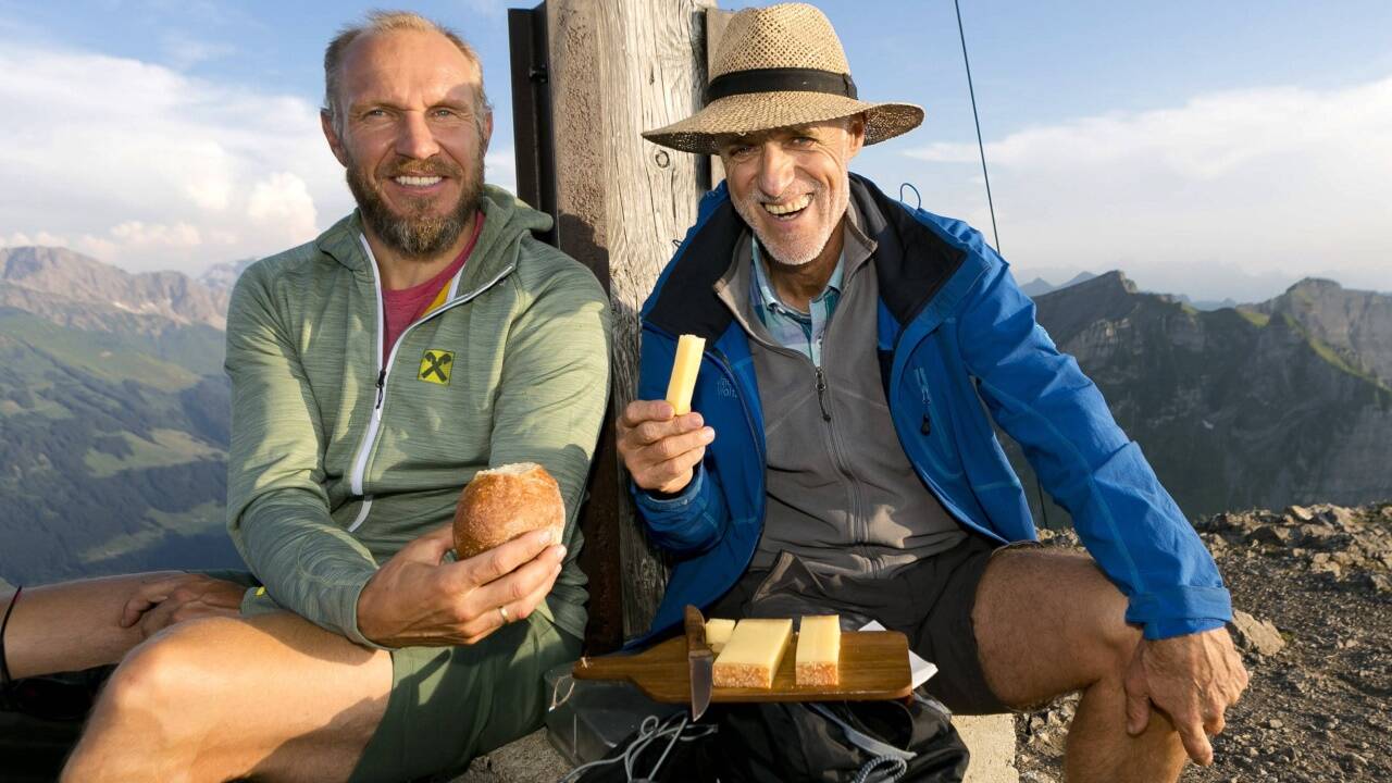 Zwei Bergvagabunden beim Gipfelsieg – und die ORF-Kamera ist dabei: Hermann Maier und Toni Innauer 