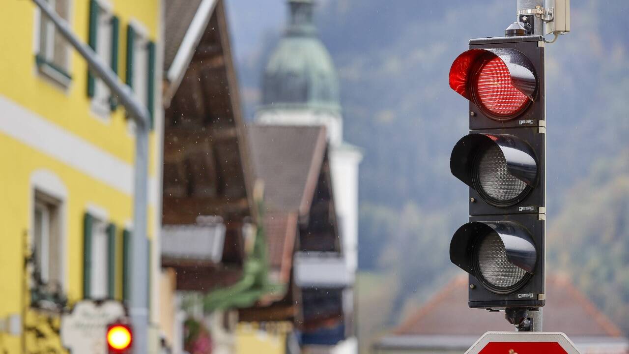 Die Corona-Ampel steht im Tennengau erstmals auf Rot. Der „Hotspot“ Kuchl wird für 14 Tage abgeschottet.  