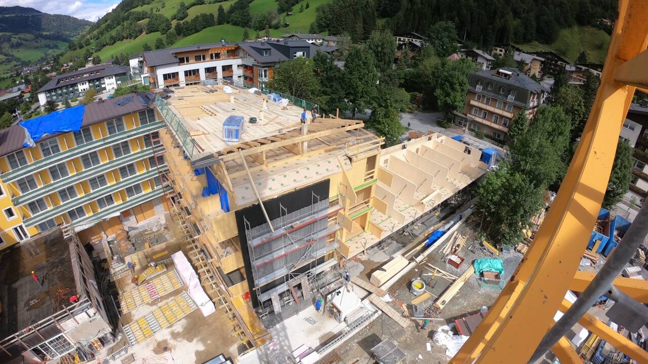 Neuer viergeschoßiger Bettentrakt des Hotel Astoria. 