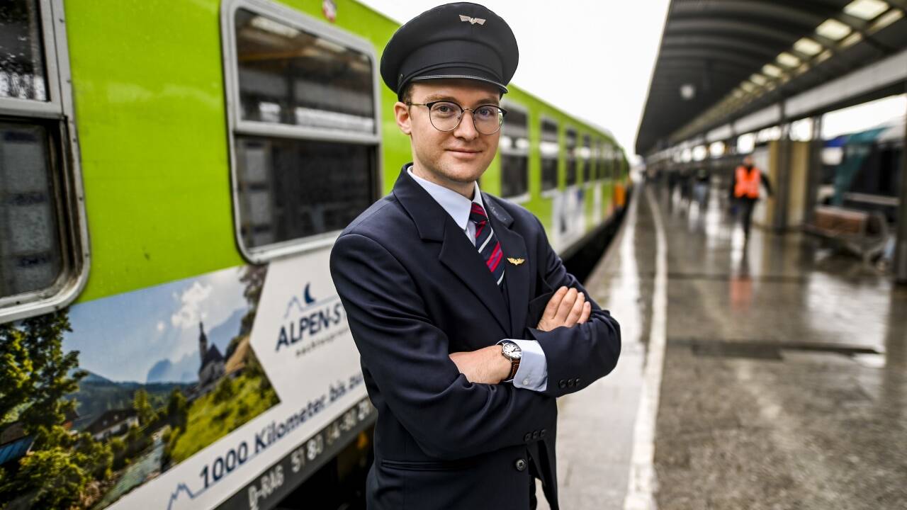 Um 16 Uhr ist Abfahrt in Salzburg, um acht Uhr morgens Ankunft in Sylt.   Um 16 Uhr ist Abfahrt in Salzburg, um acht Uhr morgens Ankunft in Sylt.