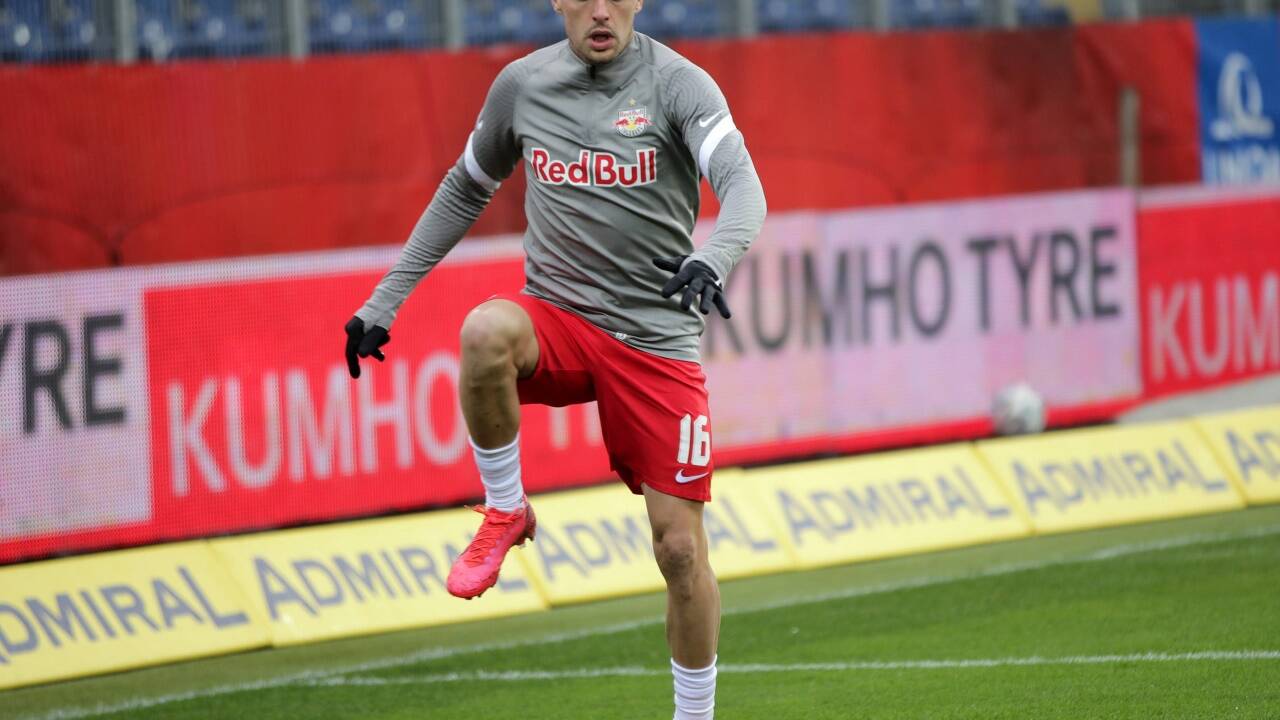 Zlatko Junuzovic macht sich warm für einen heißen Fußballabend. Zlatko Junuzovic macht sich warm für einen heißen Fußballabend.