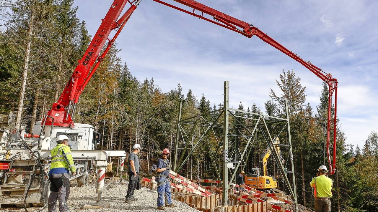 Der Bau der 380-kV-Leitung (hier am Heuberg) schreitet voran. 