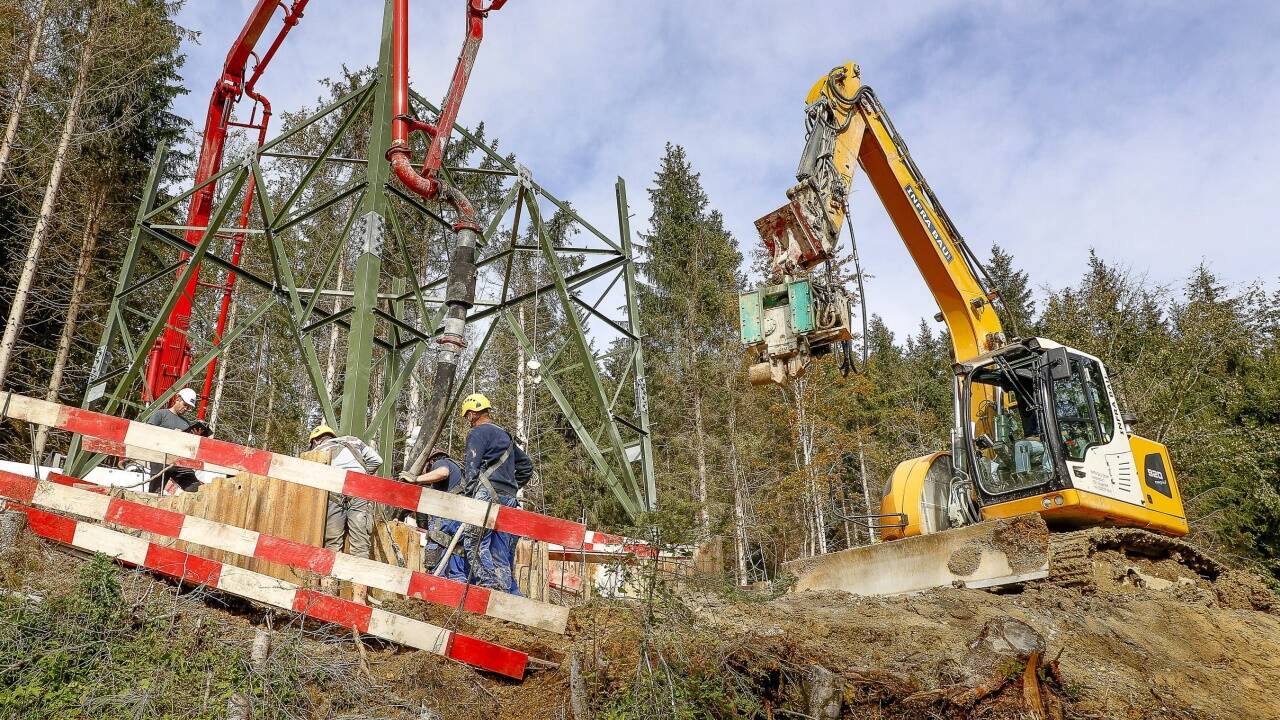 Der Bau der 380-kV-Leitung (hier am Heuberg) schreitet voran. 