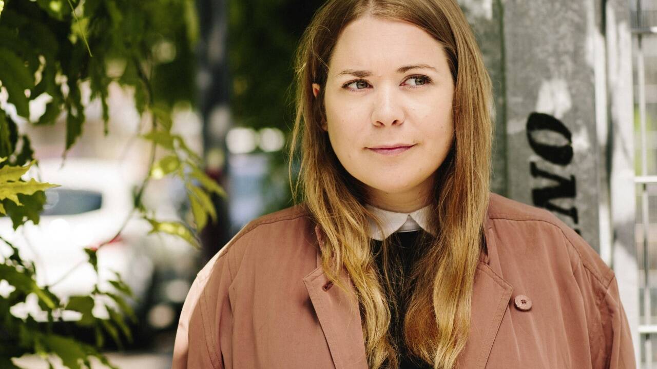 Stefanie Sargnagel erzählt in ihrem ersten Roman „Dicht“ von ihren Jugendjahren. Stefanie Sargnagel erzählt in ihrem ersten Roman „Dicht“ von ihren Jugendjahren.