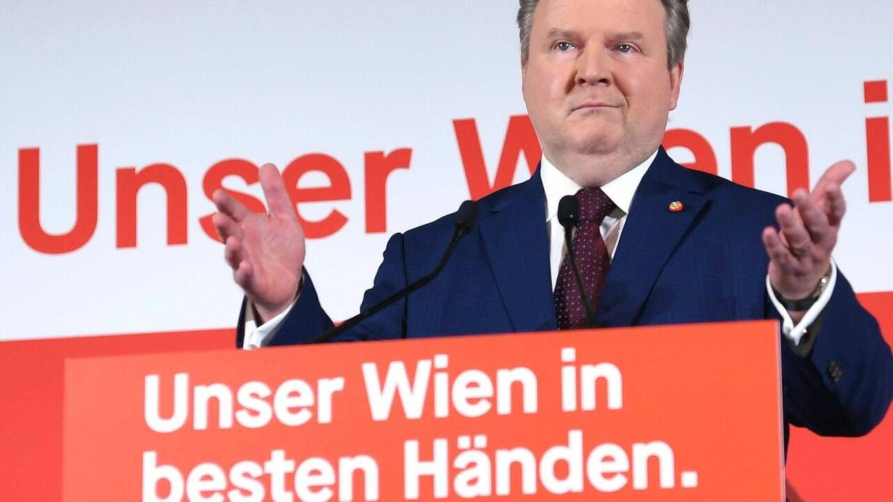SPÖ-Chef Bürgermeister Michael Ludwig am Dienstag, 27. Oktober 2020, anl. einer PK zur Entscheidung über Koalitionsverhandlungen im Wiener Rathaus. 