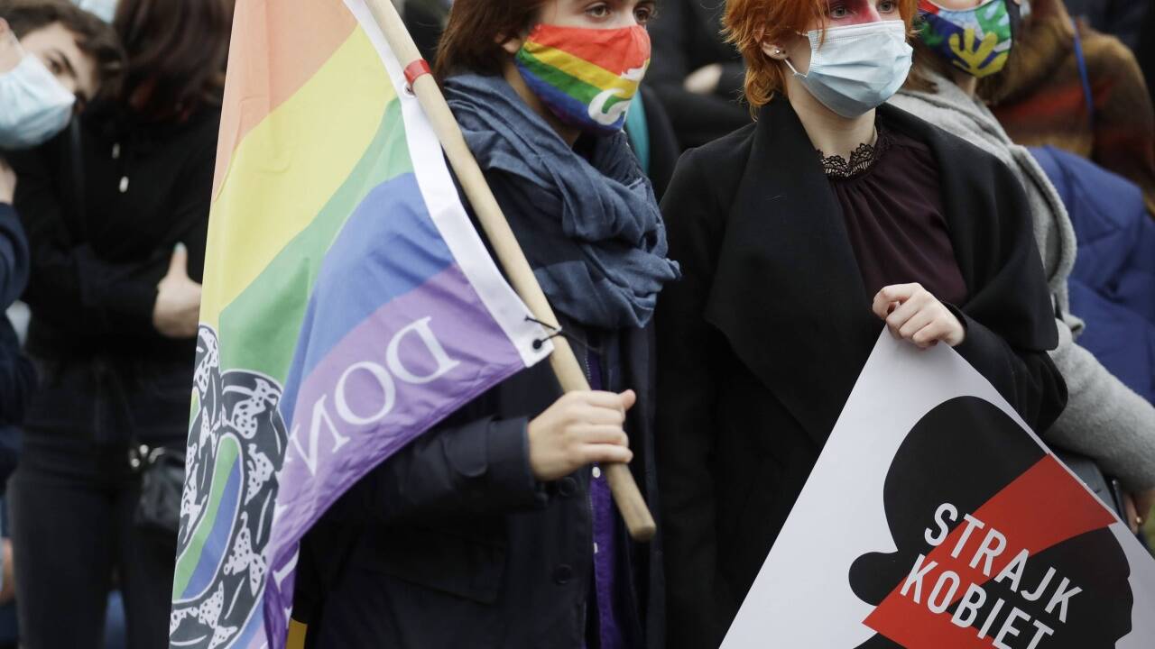 In Polen wird gegen Abtreibungsrechtsverschärfung protestiert 