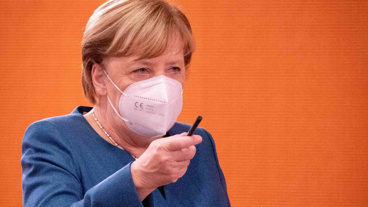 Deutschlands Kanzlerin Angela Merkel und die Ministerpräsidenten rangen am Mittwoch um eine Einigung für neue Maßnahmen. Deutschlands Kanzlerin Angela Merkel und die Ministerpräsidenten rangen am Mittwoch um eine Einigung für neue Maßnahmen.