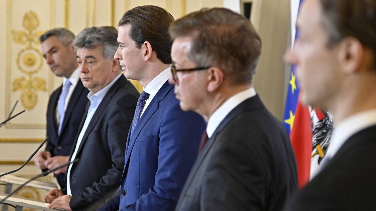 Bundeskanzler Sebastian Kurz, Vizekanzler Werner Kogler, Gesundheitsminister Rudolf Anschober und Innenminister Karl Nehammer verkündeten den„zweiten Lockdown“ bis Ende November. Finanzminister Gernot Blümel stellte ein neues Hilfspaket vor. 