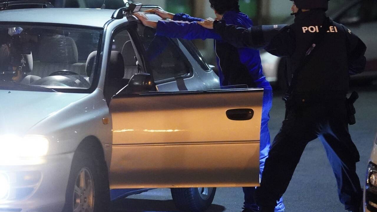Personenkontrolle nach dem Attentaten in der Wiener Innenstadt. 