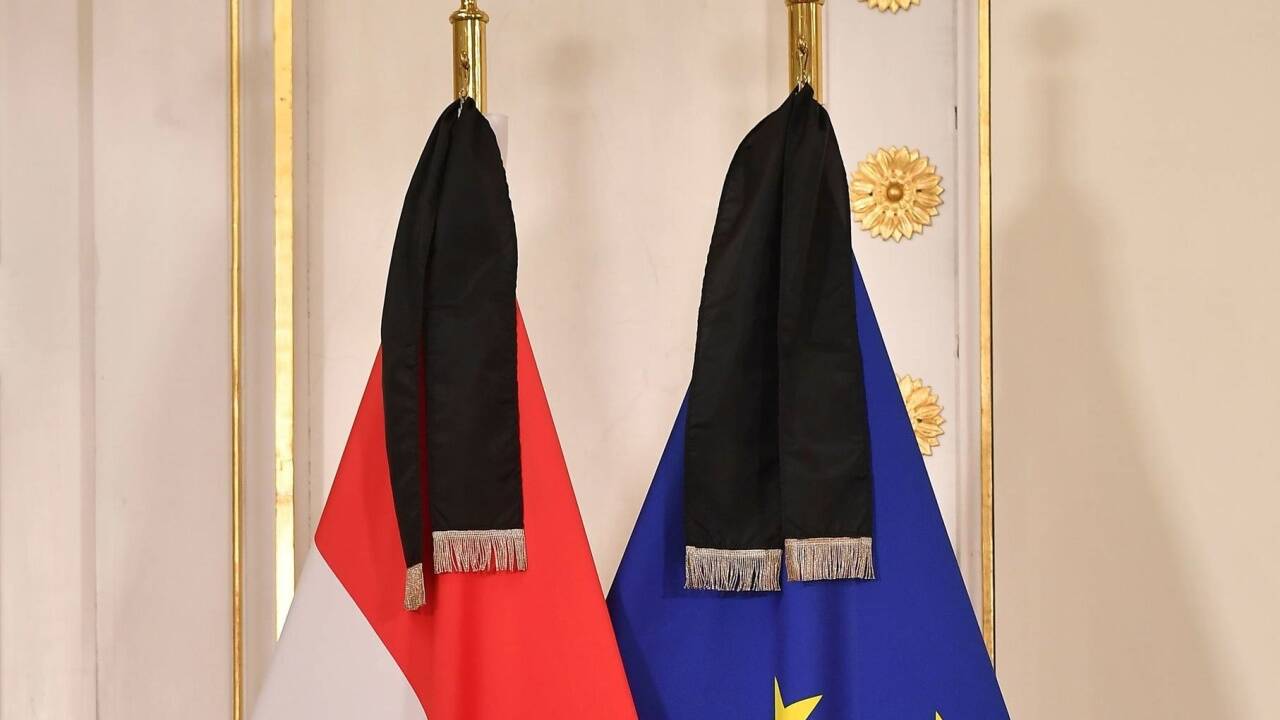 Zeichen der Trauer im Bundeskanzleramt.  