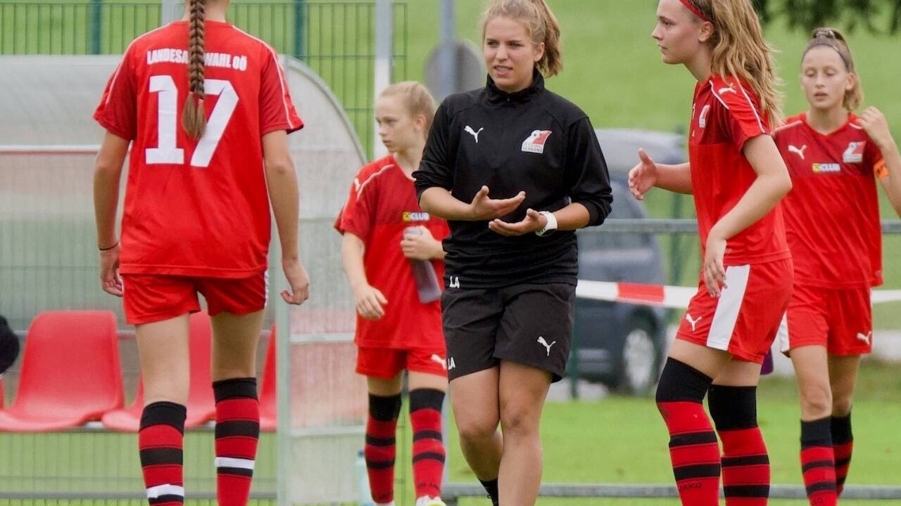 Lisa Alzner trainiert Oberösterreichs U14-Auswahl. 