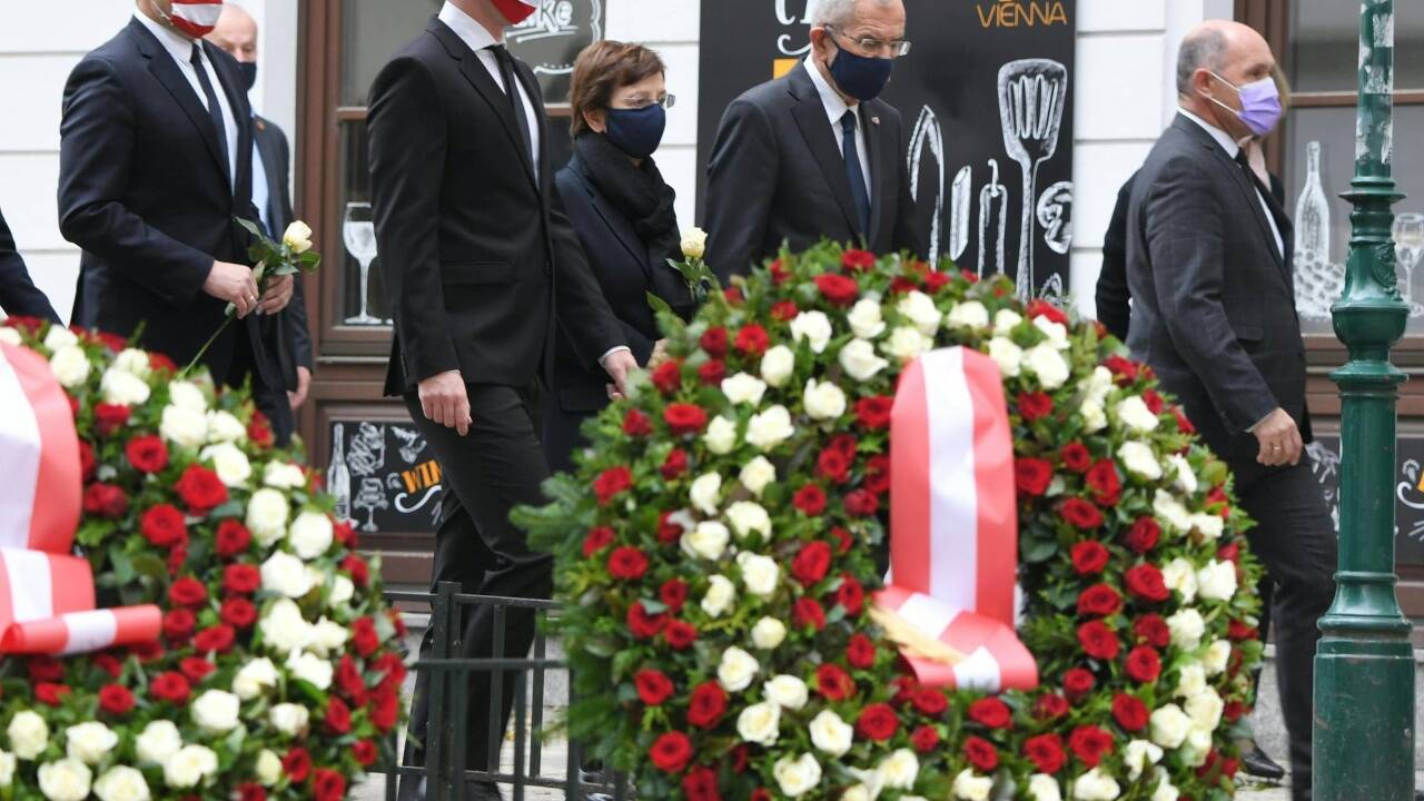 Dienstagmittag legte das offizielle Österreich einen Kranz für die Opfer nieder.  