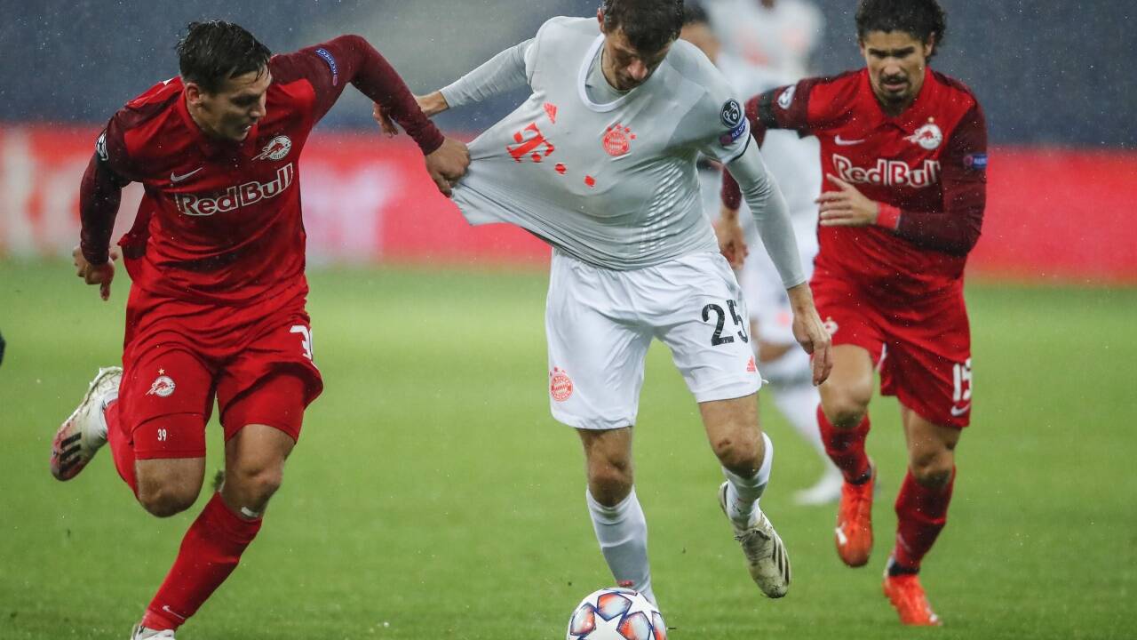 Max Wöber gegen Thomas Müller. 