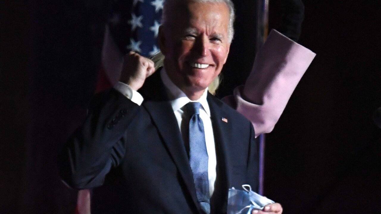 Biden zeigt sich optimistisch, obwohl ersten Ergebnissen zufolge Trump in den wichtigen Swing States Florida und Texas gewinnen konnte. 