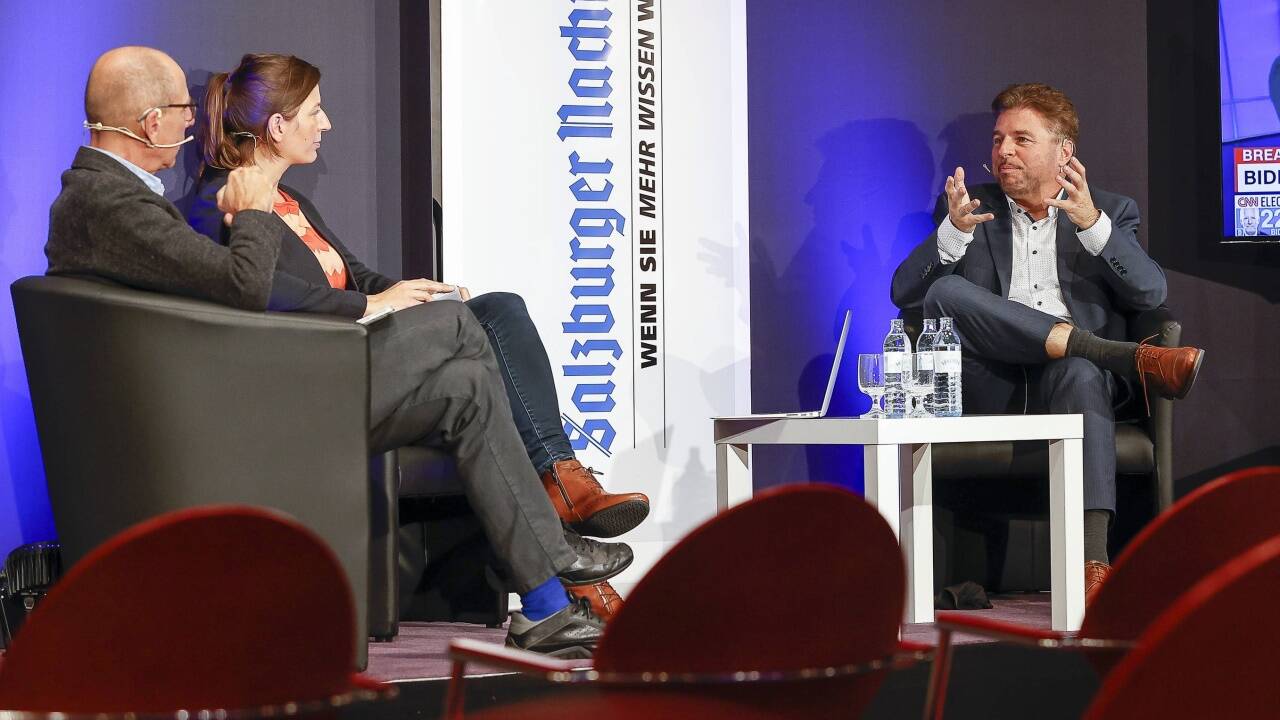 Politikwissenschaftler Reinhard Heinisch war am Mittwoch zu Gast im SN-Saal und analysierte mit Außenpolitik-Ressortleiterin Gudrun Doringer und Brüssel-Korrespondent Martin Stricker die Lage. Politikwissenschaftler Reinhard Heinisch war am Mittwoch zu Gast im SN-Saal und analysierte mit Außenpolitik-Ressortleiterin Gudrun Doringer und Brüssel-Korrespondent Martin Stricker die Lage.