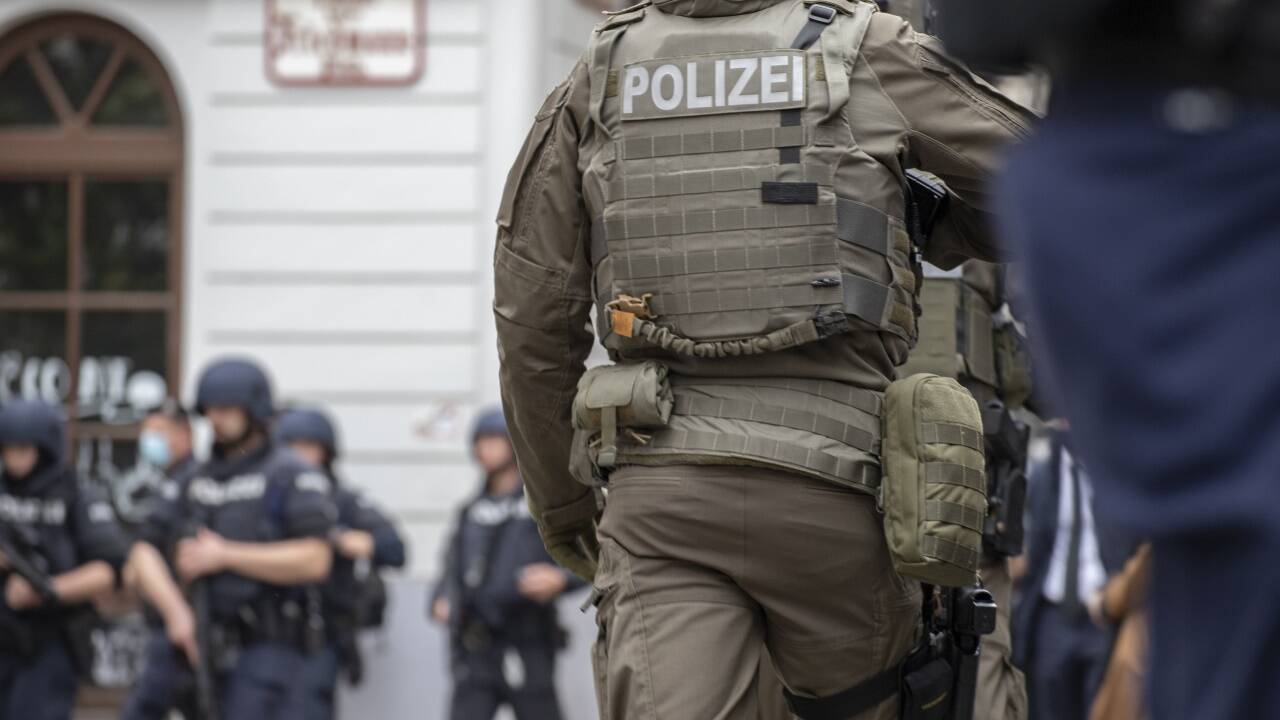 Die Frage, ob das Attentat zu verhindern gewesen wäre, bringt Innenminister Karl Nehammer unter Druck. Die Frage, ob das Attentat zu verhindern gewesen wäre, bringt Innenminister Karl Nehammer unter Druck.