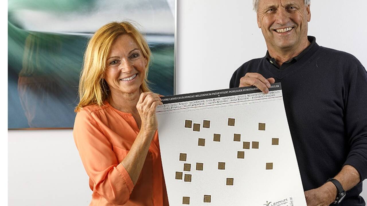 Lions-Präsidentin Andrea Aufmesser und Künstler Walter Oczlon.  Lions-Präsidentin Andrea Aufmesser und Künstler Walter Oczlon.