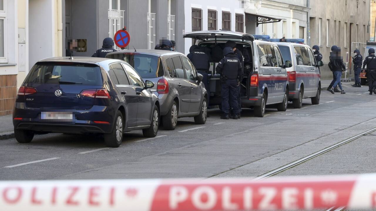Am Freitag war die Schließung zweier radikaler Vereine angeordnet worden.  